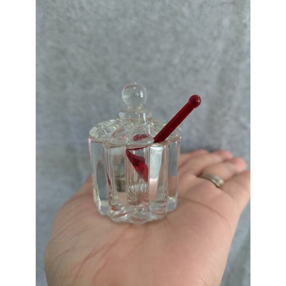 Set Of 2 Vintage Mid Century Clear Glass Bottle Salt Pepper Shaker Lid Stopper - Picture 5 of 15